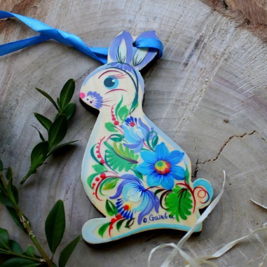 Easter rabbit in blue - beautiful Easter ornaments made of wood with flower pattern
