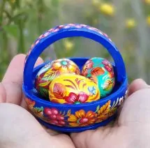 Easter basket with three eggs - handpainted - ukrainian Petrykivka painting