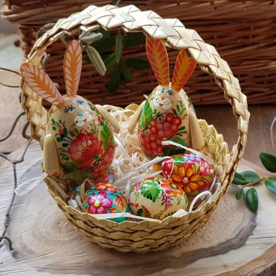 Schönes Osterkörbchen- Hasenpaar und 3 kleine Ostereier aus Holz -Kunsthandwerk