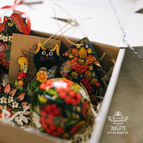 Hand painted wooden Christmas balls with owl motif