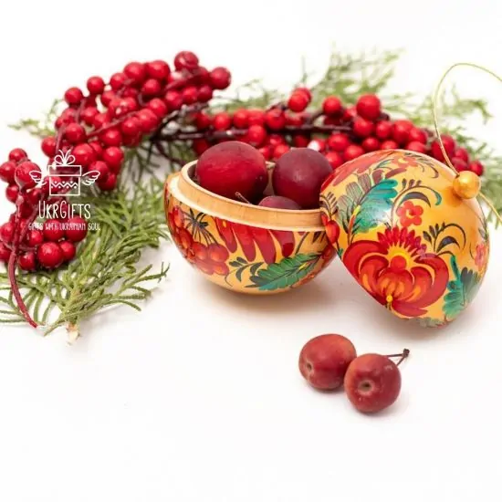 Gold-red Christmas ball artistical hand painted with a bird motif
