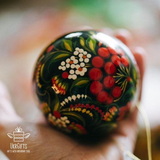 Christmas tree ball and a box for small presents, made of wood, fine hand painted, 8 cm