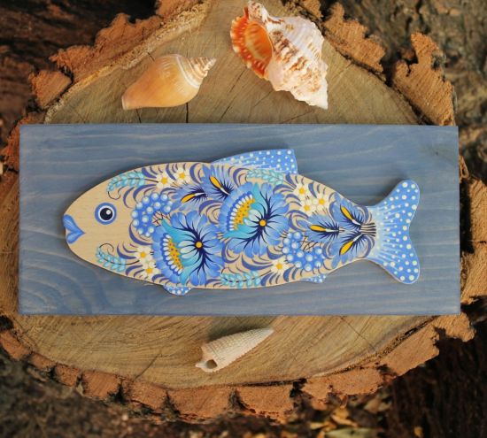 Wooden Fish wall decoration in softblue with delicate floral pattern