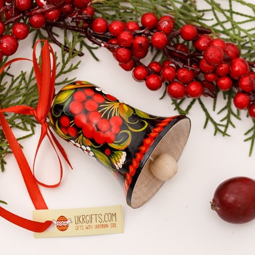 Weihnachtsglöckchen aus Holz, schwarz mit roten Beeren