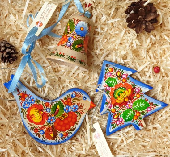 Gift set of wooden Christmas tree ornaments (bird, christmas tree, bell), hand painted