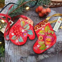 Roter Weihnachtsbaumschmuck -Stiefel und Fäustling, Kunsthandwerk