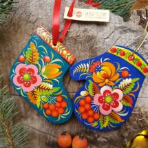 Exclusive Christmas decorations - Christmas stocking and mitten, hand painting