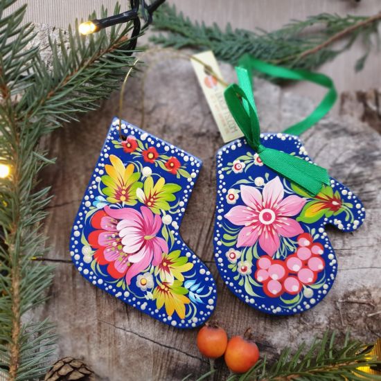 High quality Christmas decorations - stocking and mitten with a floral pattern