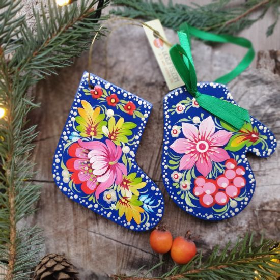 High quality Christmas decorations - stocking and mitten with a floral pattern