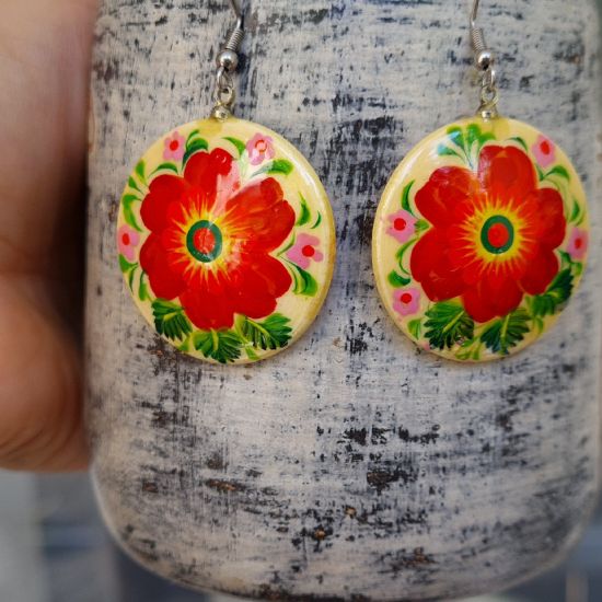 Runde Ohrringe aus Holz mit dem Blumen, Folkstyle