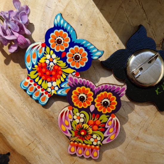 Hand painted brooche owl, made of wood and painted by hand