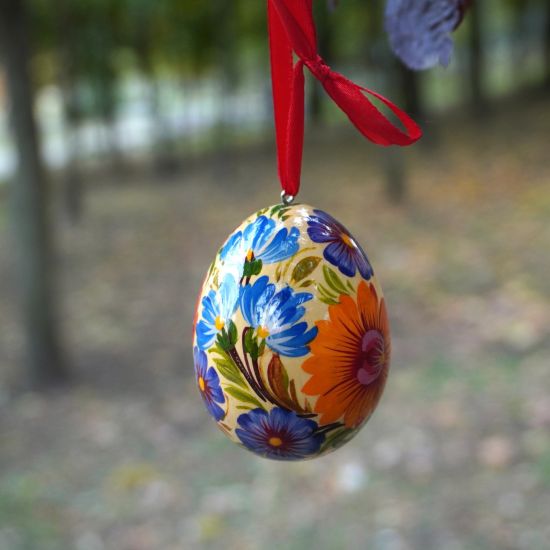 Painted wooden Easter egg with floral design for Easter tree, Ukrainian pysanka